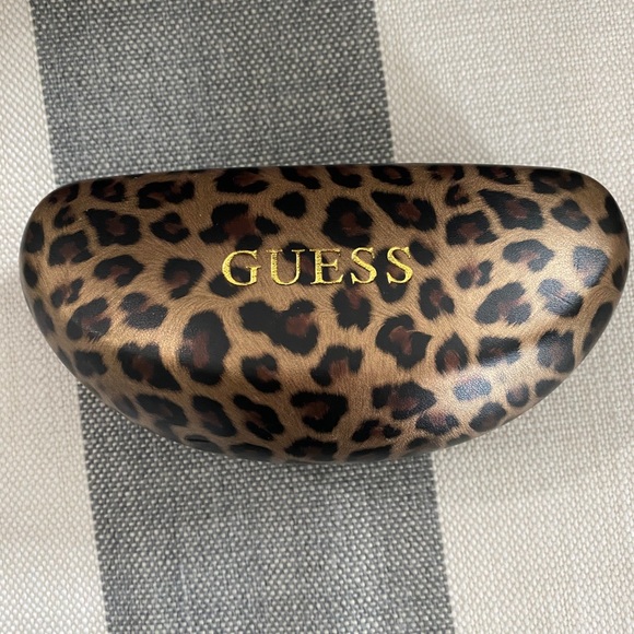 Guess Unisex Sunglasses - Picture 3 of 4